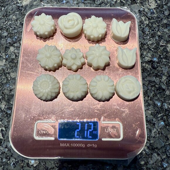 NEW WAX MELTS 2.12oz Bath and Body Works Candle Wax Melts - EUCALYPTUS SPEARMINT - Picture 2 of 3